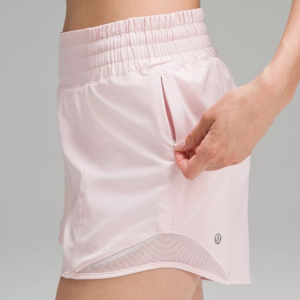 Lululemon Hotty Hot High-Rise Lined Short 4" (light pink / size 6)